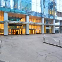 Вид входной группы снаружи Бизнес-центр «Город Столиц» Северный блок